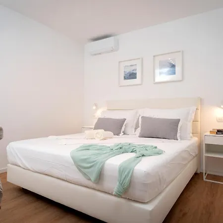 Feelhvar Along Bluelagoon