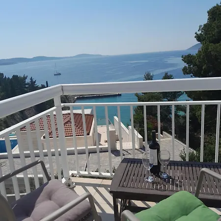 Feelhvar Along Bluelagoon *