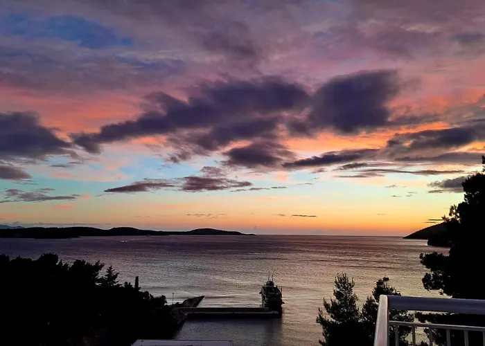 Feelhvar Along Bluelagoon *