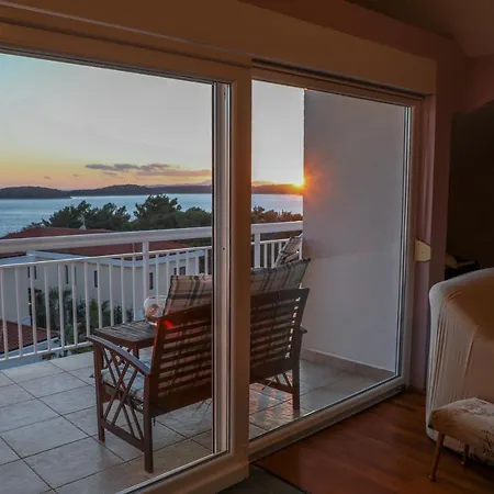 Feelhvar Along Bluelagoon