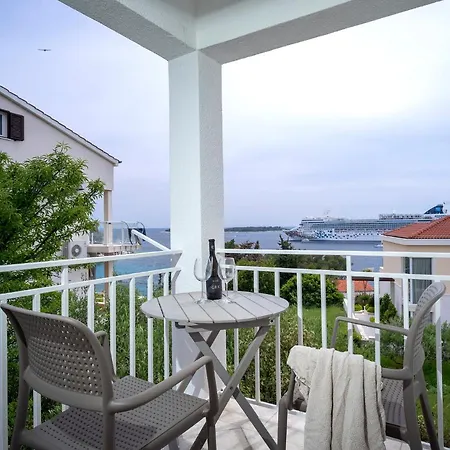 Feelhvar Along Bluelagoon *