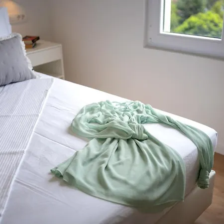 Feelhvar Along Bluelagoon *