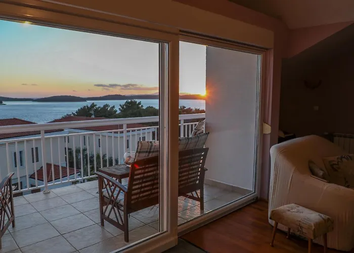 Feelhvar Along Bluelagoon