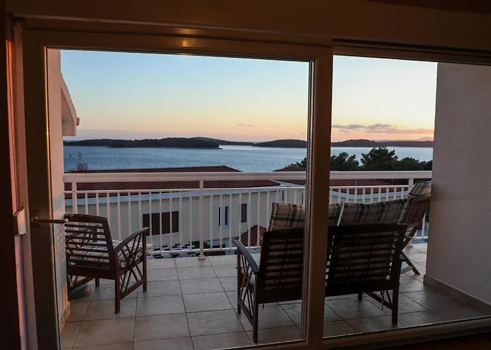 Feelhvar Along Bluelagoon *