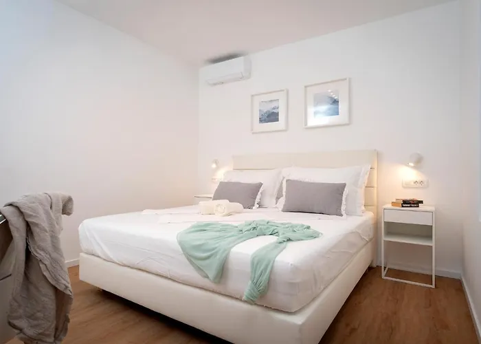 Feelhvar Along Bluelagoon