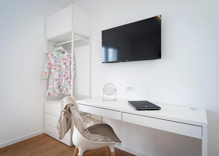 Feelhvar Along Bluelagoon Hvar Town