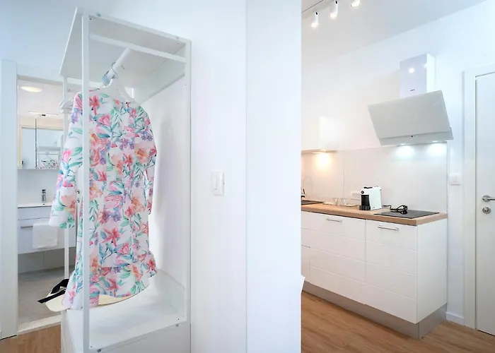 Feelhvar Along Bluelagoon *