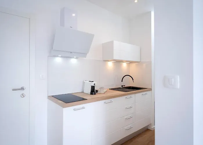 Feelhvar Along Bluelagoon *