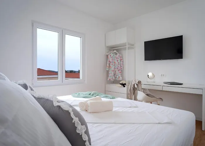 Feelhvar Along Bluelagoon