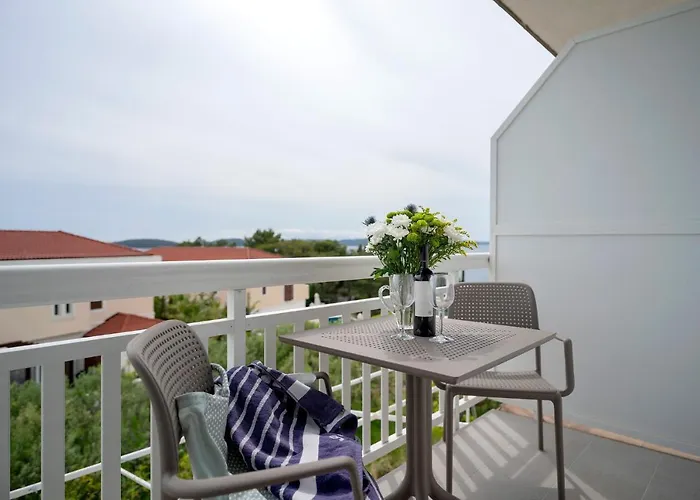 Feelhvar Along Bluelagoon *