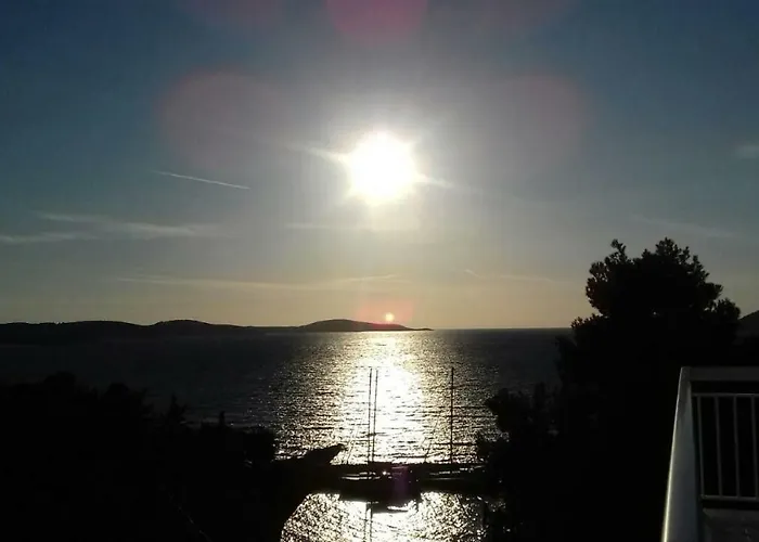 Feelhvar Along Bluelagoon