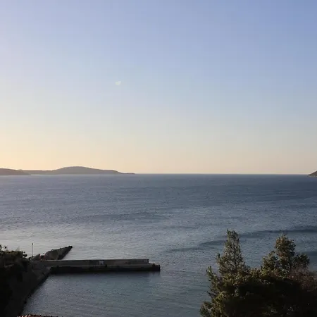 Feelhvar Along Bluelagoon *