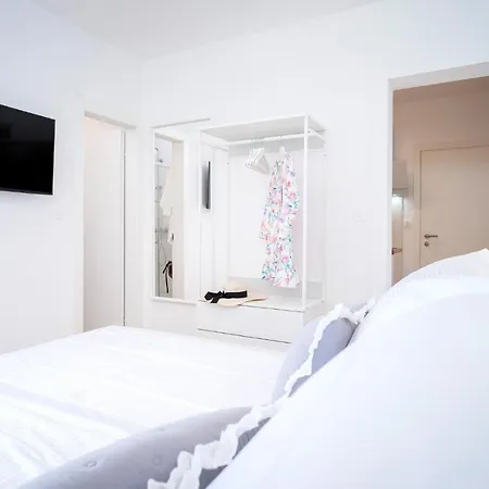 Feelhvar Along Bluelagoon Hvar Town