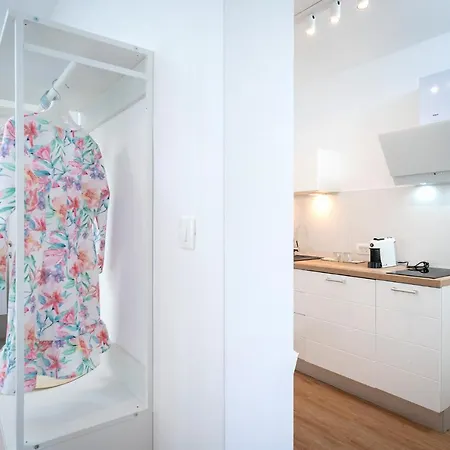 Feelhvar Along Bluelagoon *