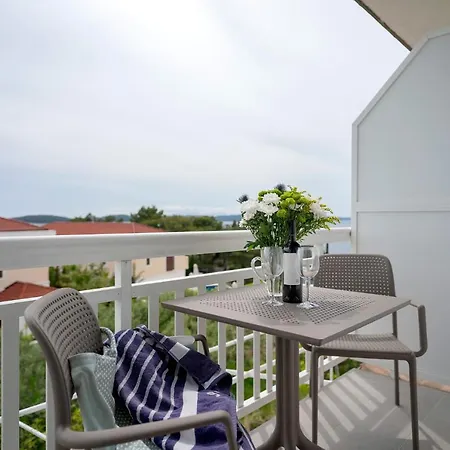 Feelhvar Along Bluelagoon *