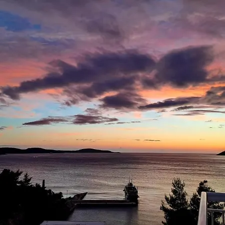 Feelhvar Along Bluelagoon *