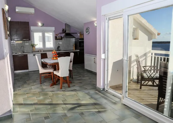 Feelhvar Along Bluelagoon Χβαρ