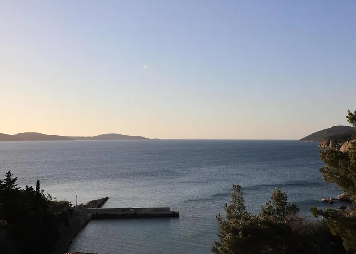 Feelhvar Along Bluelagoon *