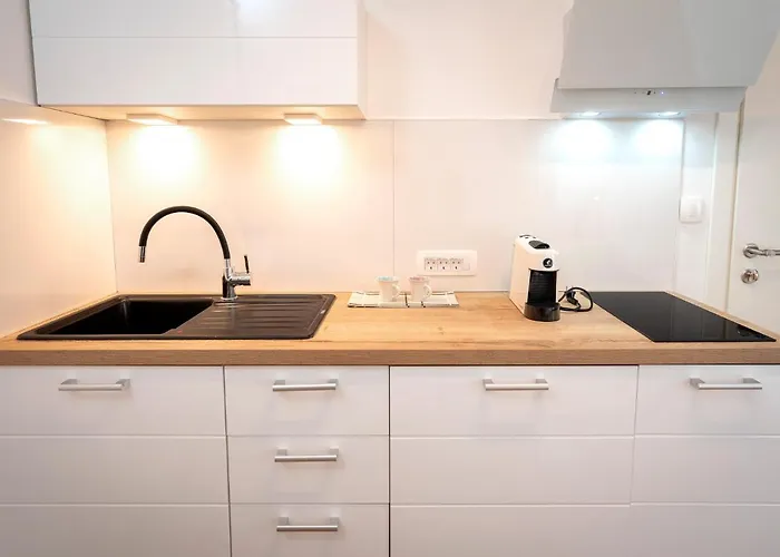 Feelhvar Along Bluelagoon *