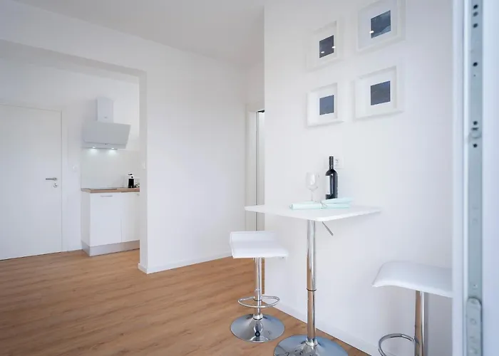 Feelhvar Along Bluelagoon * Χβαρ